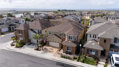 $3,375,000 | 17491 Oakbluffs Lane, Huntington Beach, CA 92649
