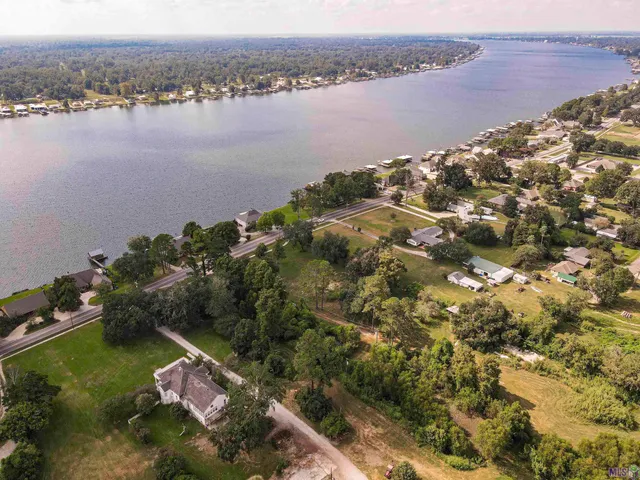 $485,000 | 1304 False River Drive, New Roads, LA 70760