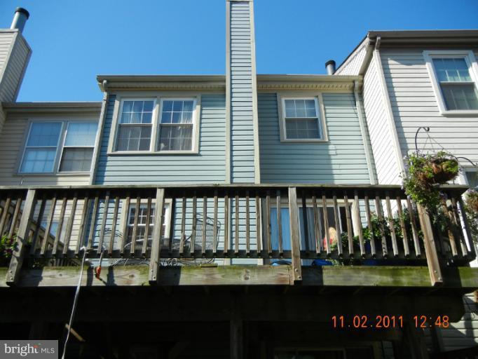 213 Davis Avenue Southwest Leesburg, VA 20175 - Photo 4 of 6 Exterior (Rear)