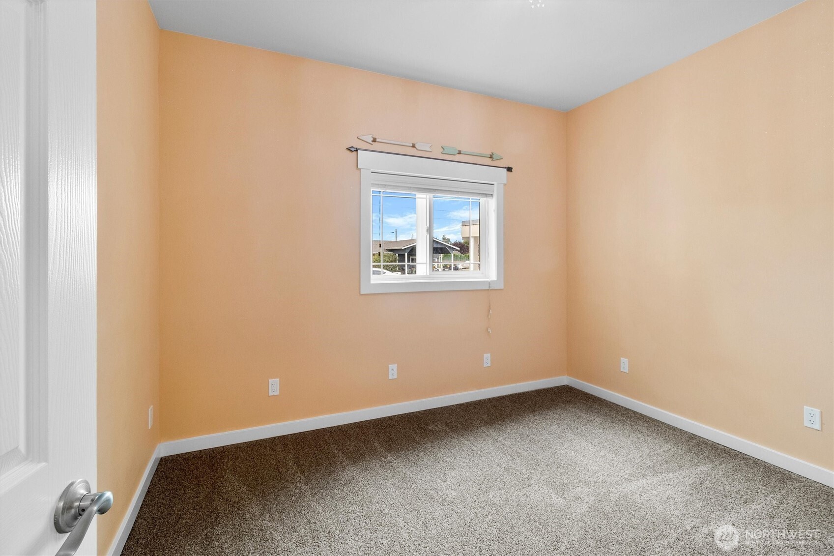 310 Second Street Sumas, WA 98295 - Photo 15 of 26 an empty room with a window