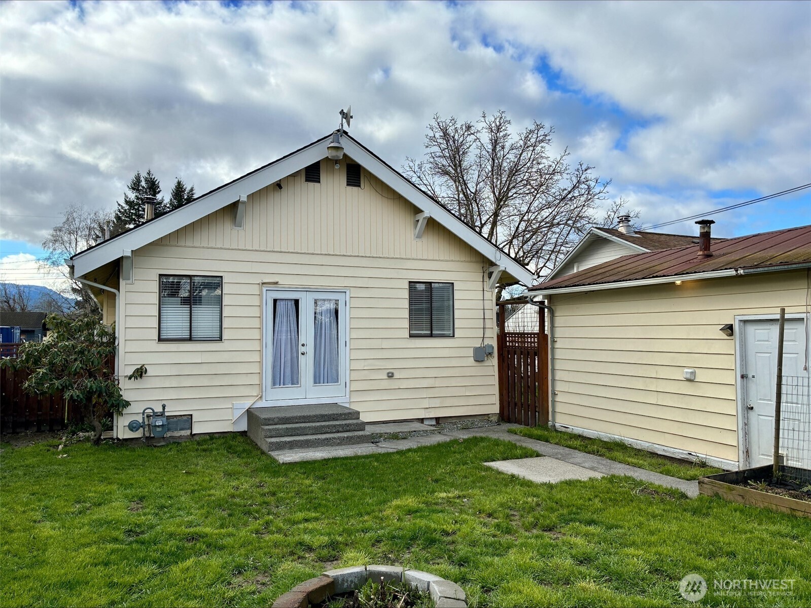 310 Second Street Sumas, WA 98295 - Photo 22 of 26 a front view of a house with a garden