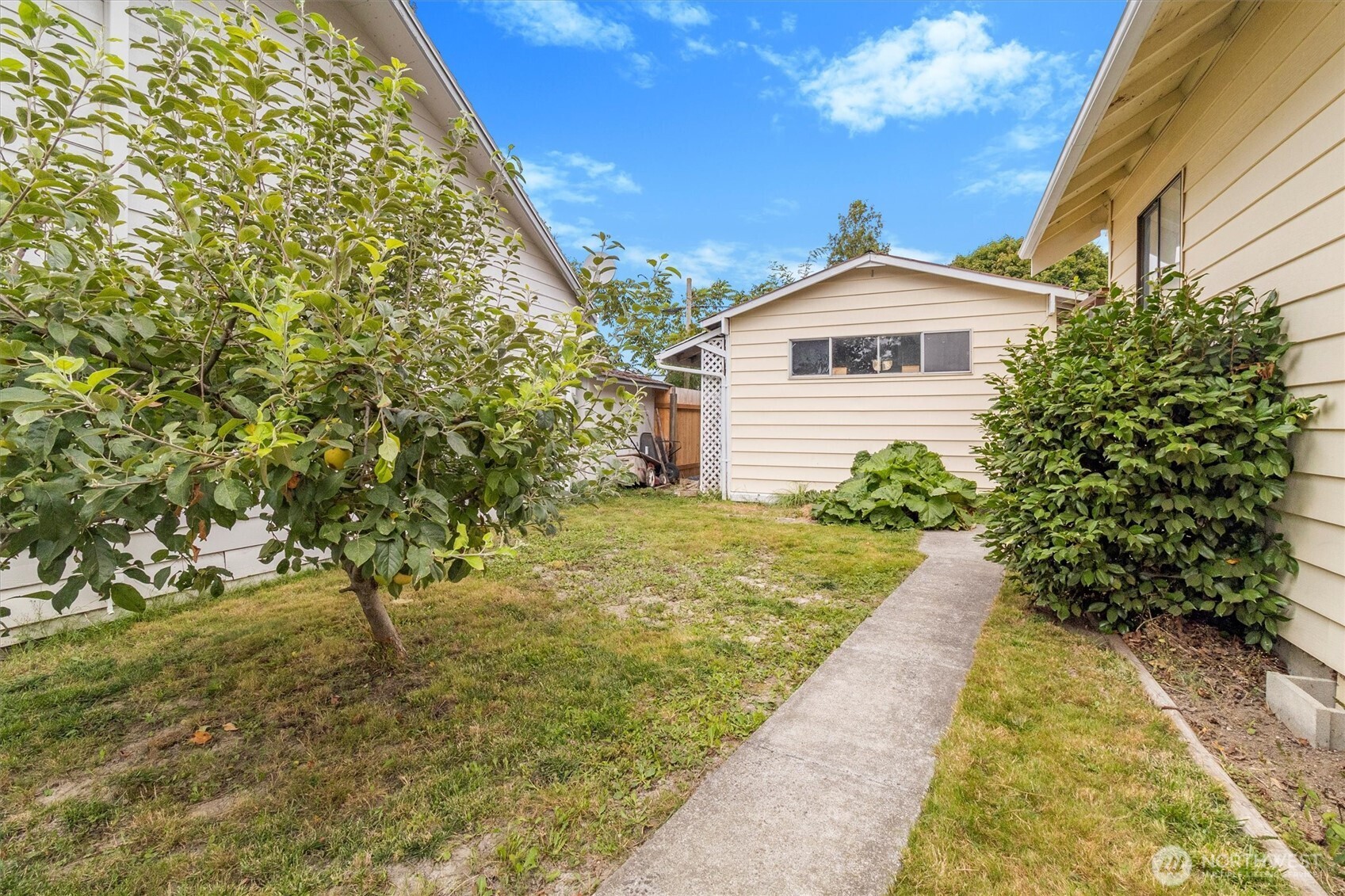 310 Second Street Sumas, WA 98295 - Photo 25 of 26 a front view of a house with a yard
