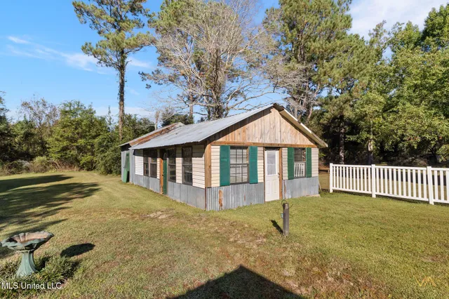 $129,700 | 32 Kipper Drive, Moselle, MS 39459
