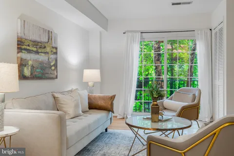 $375,000 | 2050 North Calvert Street, Unit 104, Arlington, VA 22201
