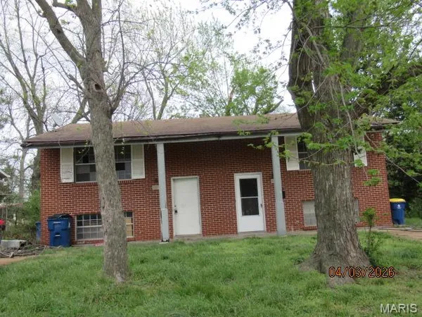 $129,900 | 4096 Esseldale Drive, St. Ann, MO 63074