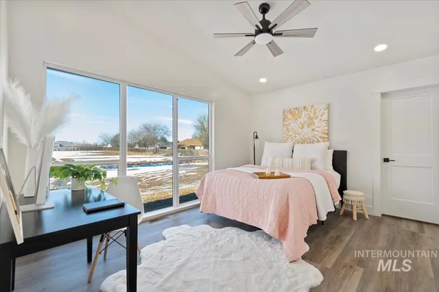 $1,350 | 384 West London Street, Middleton, ID 83644