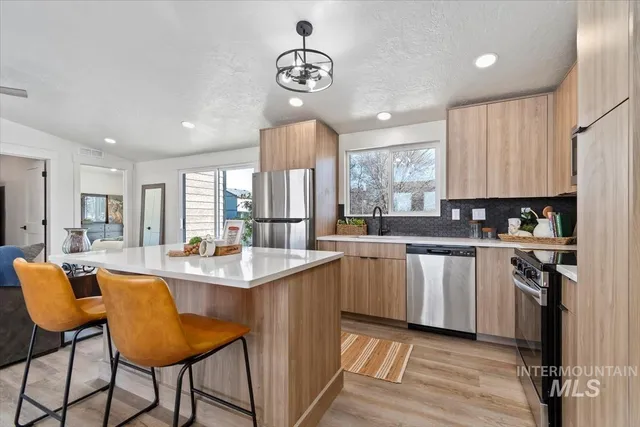 $1,350 | 384 West London Street, Middleton, ID 83644