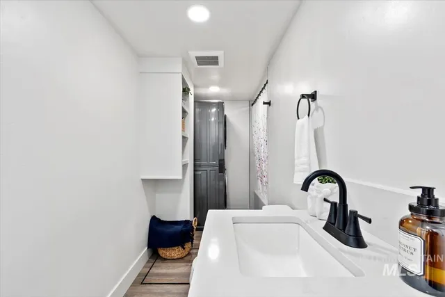 $1,350 | 384 West London Street, Middleton, ID 83644