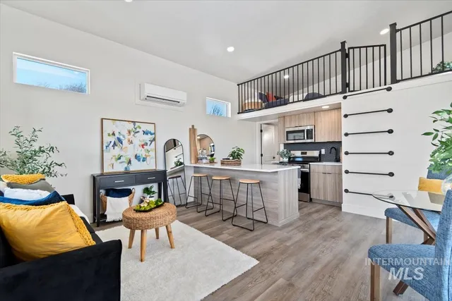 $1,350 | 384 West London Street, Middleton, ID 83644