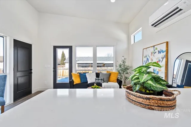 $1,350 | 384 West London Street, Middleton, ID 83644