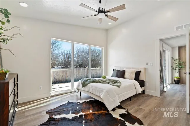 $1,350 | 384 West London Street, Middleton, ID 83644