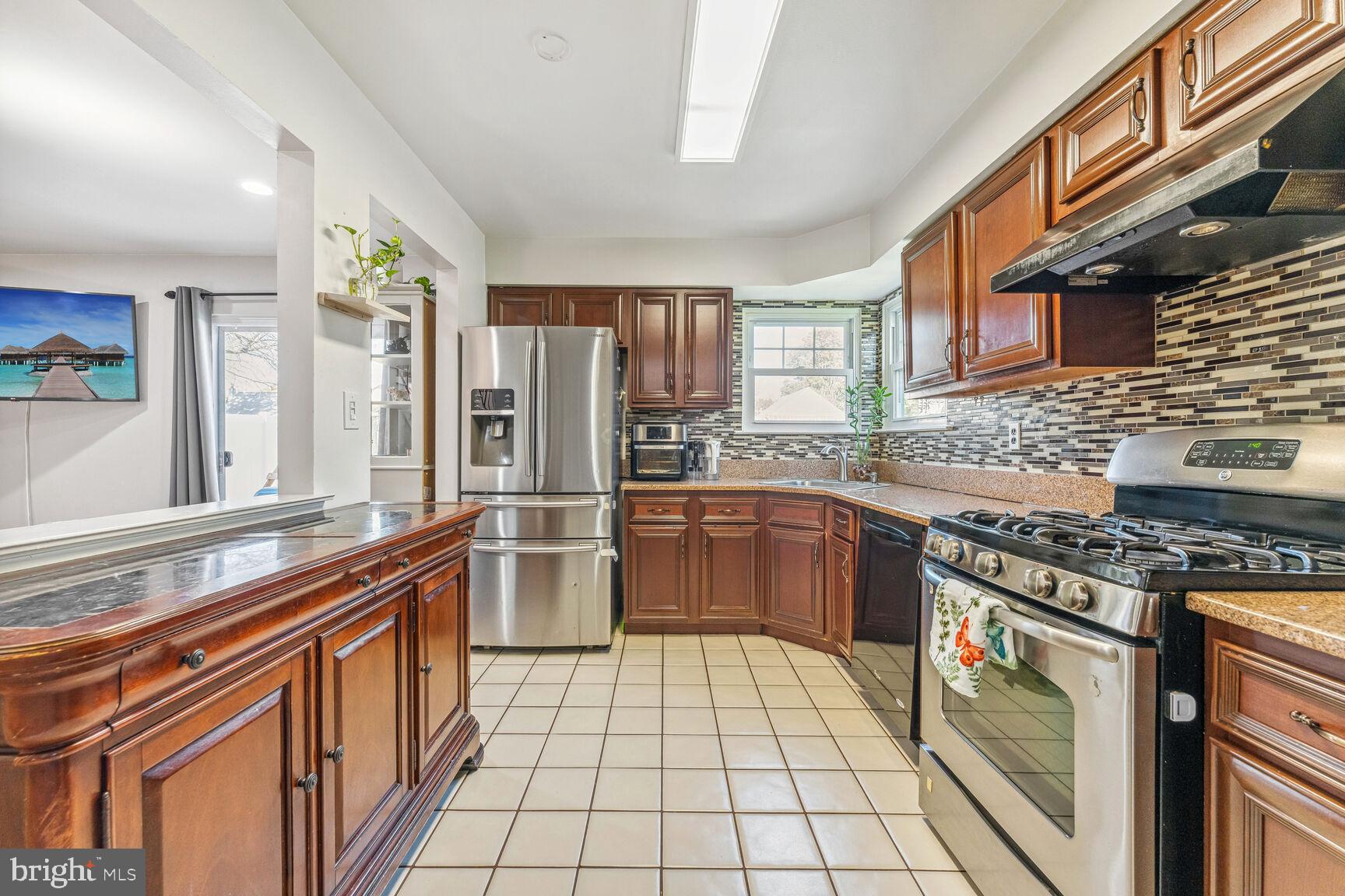 14 Geraldine Road Hightstown, NJ 08520 - Photo 5 of 18