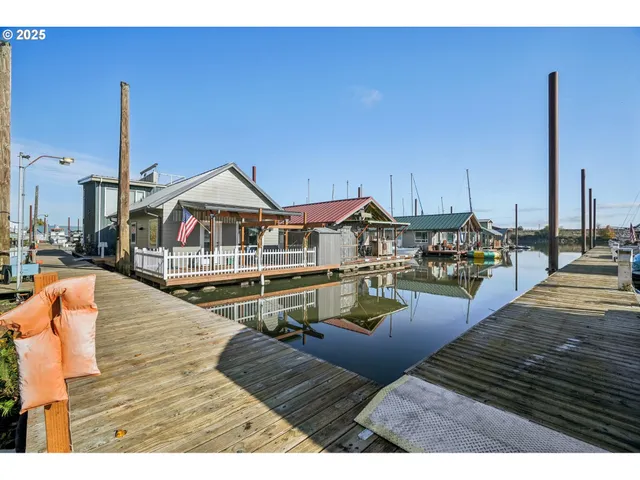 $299,500 | 34326 Johnson's Landing Road, Unit E1, Scappoose, OR 97056