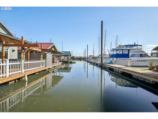 $299,500 | 34326 Johnson's Landing Road, Unit E1, Scappoose, OR 97056