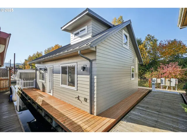 $299,500 | 34326 Johnson's Landing Road, Unit E1, Scappoose, OR 97056