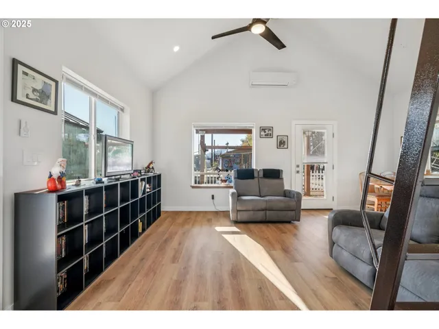 $299,500 | 34326 Johnson's Landing Road, Unit E1, Scappoose, OR 97056