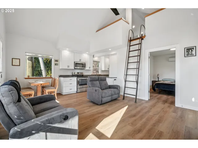 $299,500 | 34326 Johnson's Landing Road, Unit E1, Scappoose, OR 97056