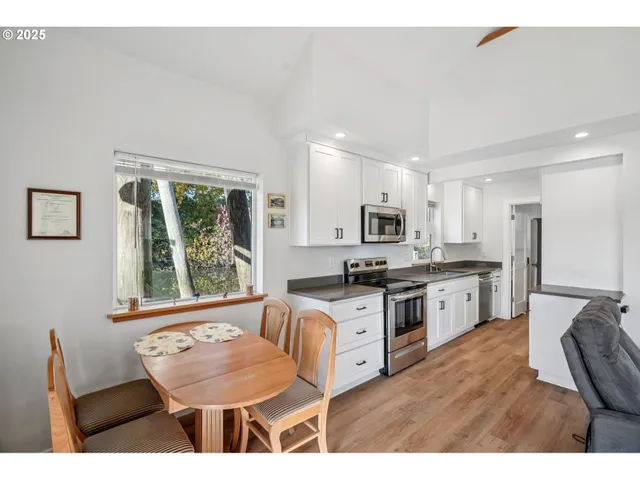 $299,500 | 34326 Johnson's Landing Road, Unit E1, Scappoose, OR 97056