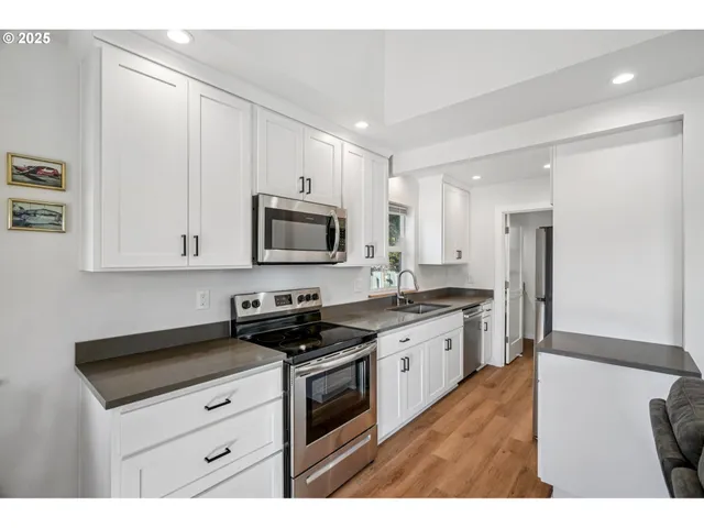 $299,500 | 34326 Johnson's Landing Road, Unit E1, Scappoose, OR 97056