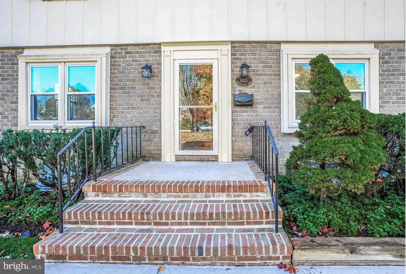 1025 Breezewick Road Baltimore, MD 21286 - Photo 3 of 30 Front Steps
