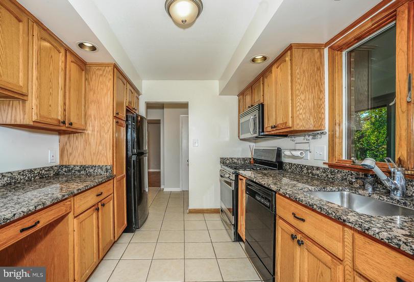 1025 Breezewick Road Baltimore, MD 21286 - Photo 6 of 30 Kitchen