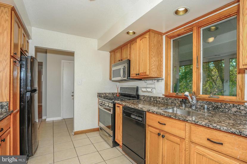 1025 Breezewick Road Baltimore, MD 21286 - Photo 7 of 30 Kitchen 1