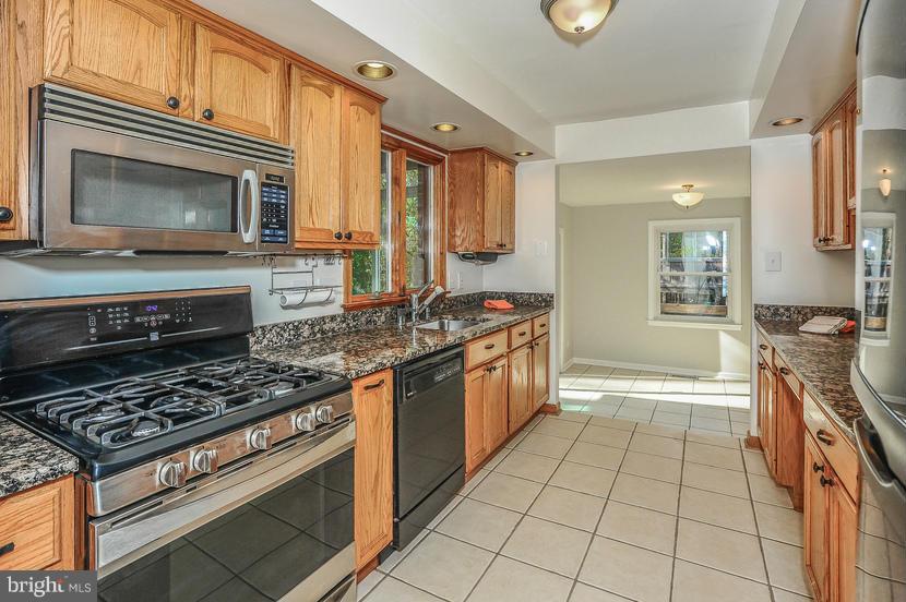 1025 Breezewick Road Baltimore, MD 21286 - Photo 8 of 30 Kitchen 2