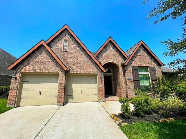 $2,545 | 2302 Lost Bridge Lane, Pearland, TX 77584