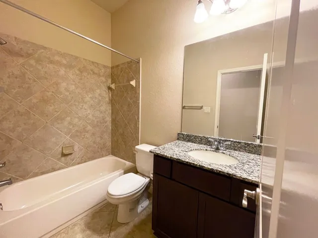 $2,545 | 2302 Lost Bridge Lane, Pearland, TX 77584