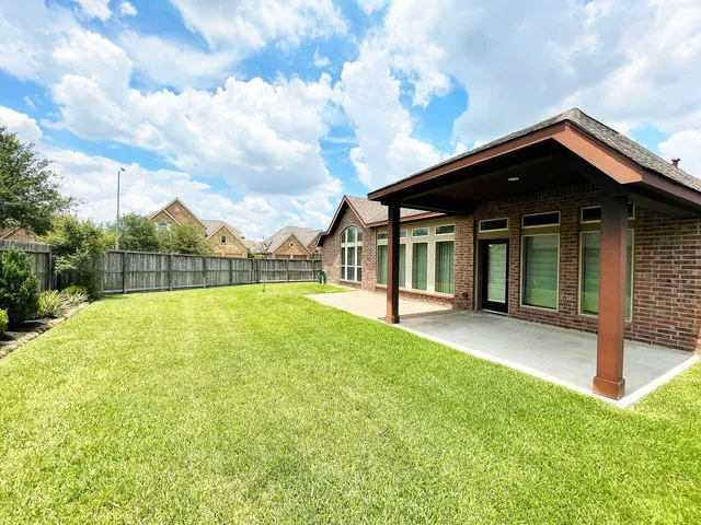 $2,545 | 2302 Lost Bridge Lane, Pearland, TX 77584