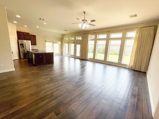 $2,545 | 2302 Lost Bridge Lane, Pearland, TX 77584