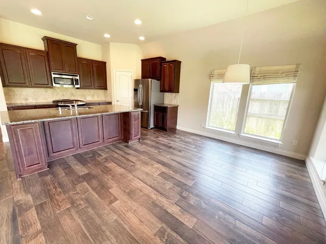 $2,545 | 2302 Lost Bridge Lane, Pearland, TX 77584