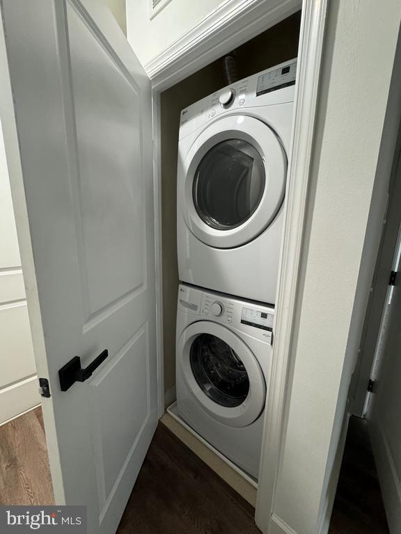 3650 South Glebe Road, Unit 147 Arlington, VA 22202 - Photo 12 of 31 a utility room with dryer and washer