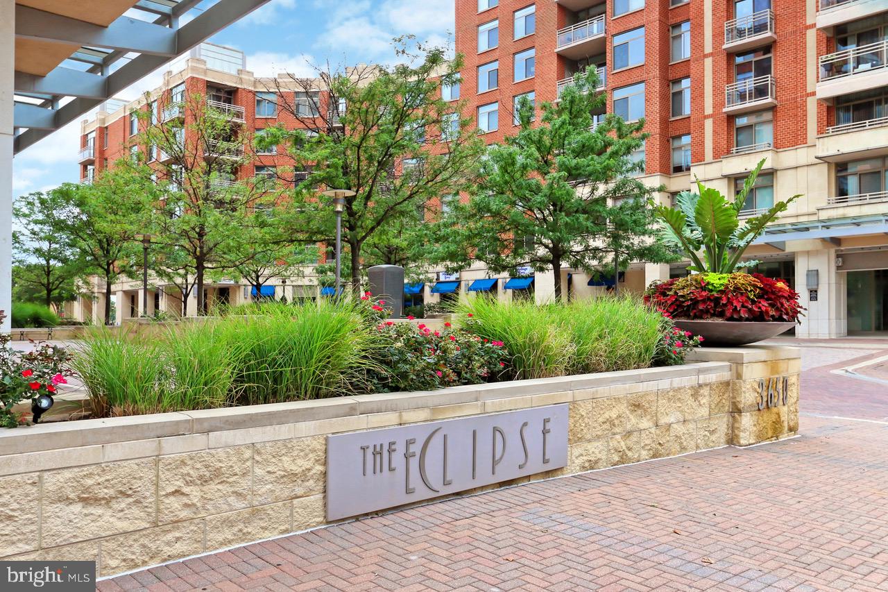 3650 South Glebe Road, Unit 147 Arlington, VA 22202 - Photo 13 of 31 a view of a garden with flowers