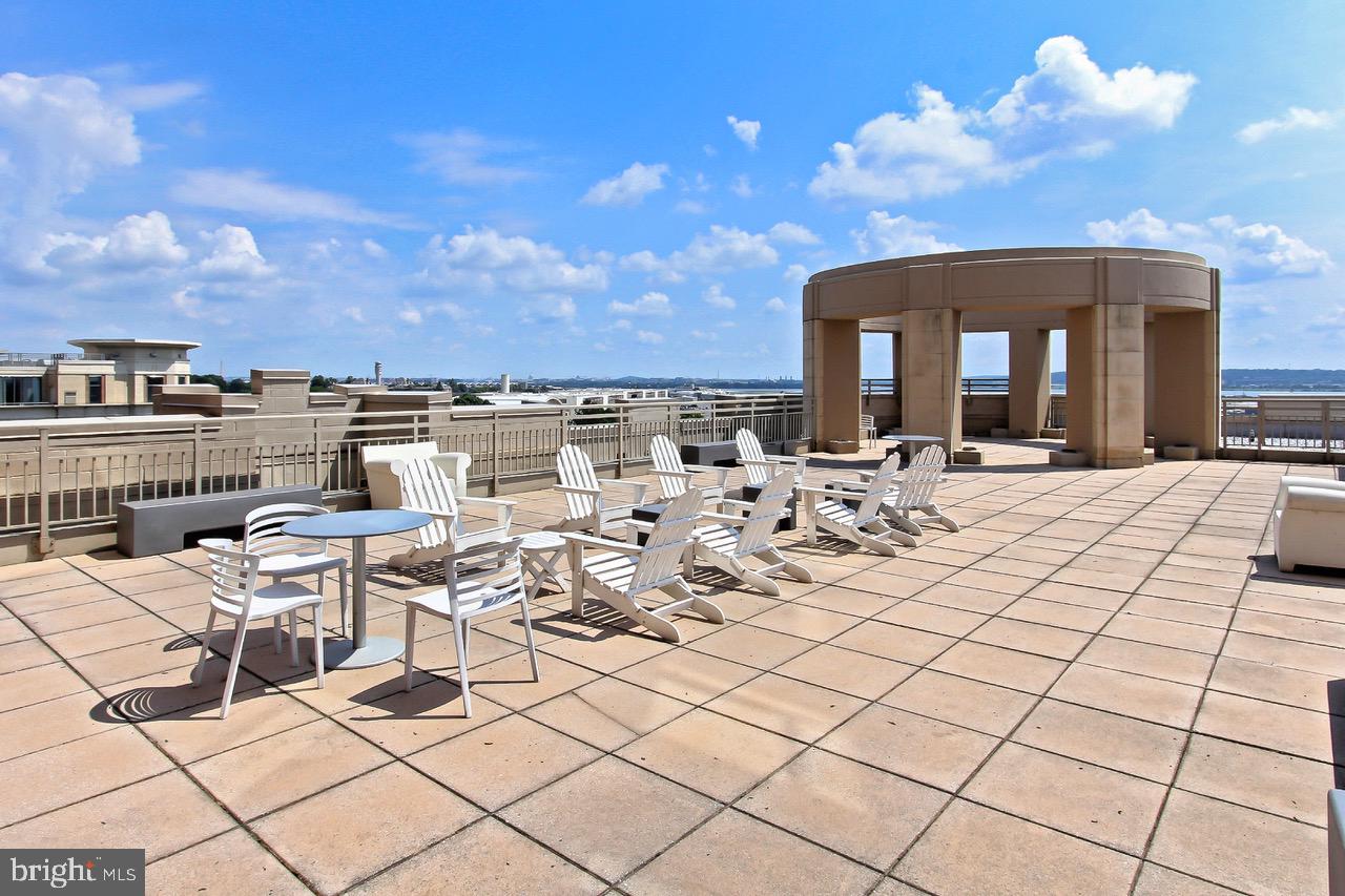 3650 South Glebe Road, Unit 147 Arlington, VA 22202 - Photo 27 of 31 a view of a terrace