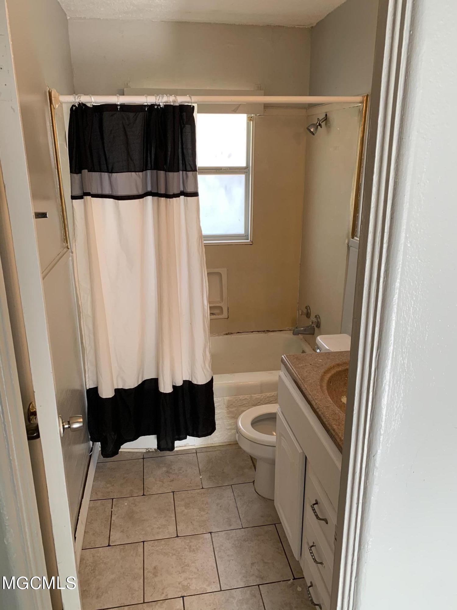 1702 Ridgeway Drive Biloxi, MS 39531 - Photo 5 of 12 F6A8A3F5-C670-400C-B02B-6163C3882FB8