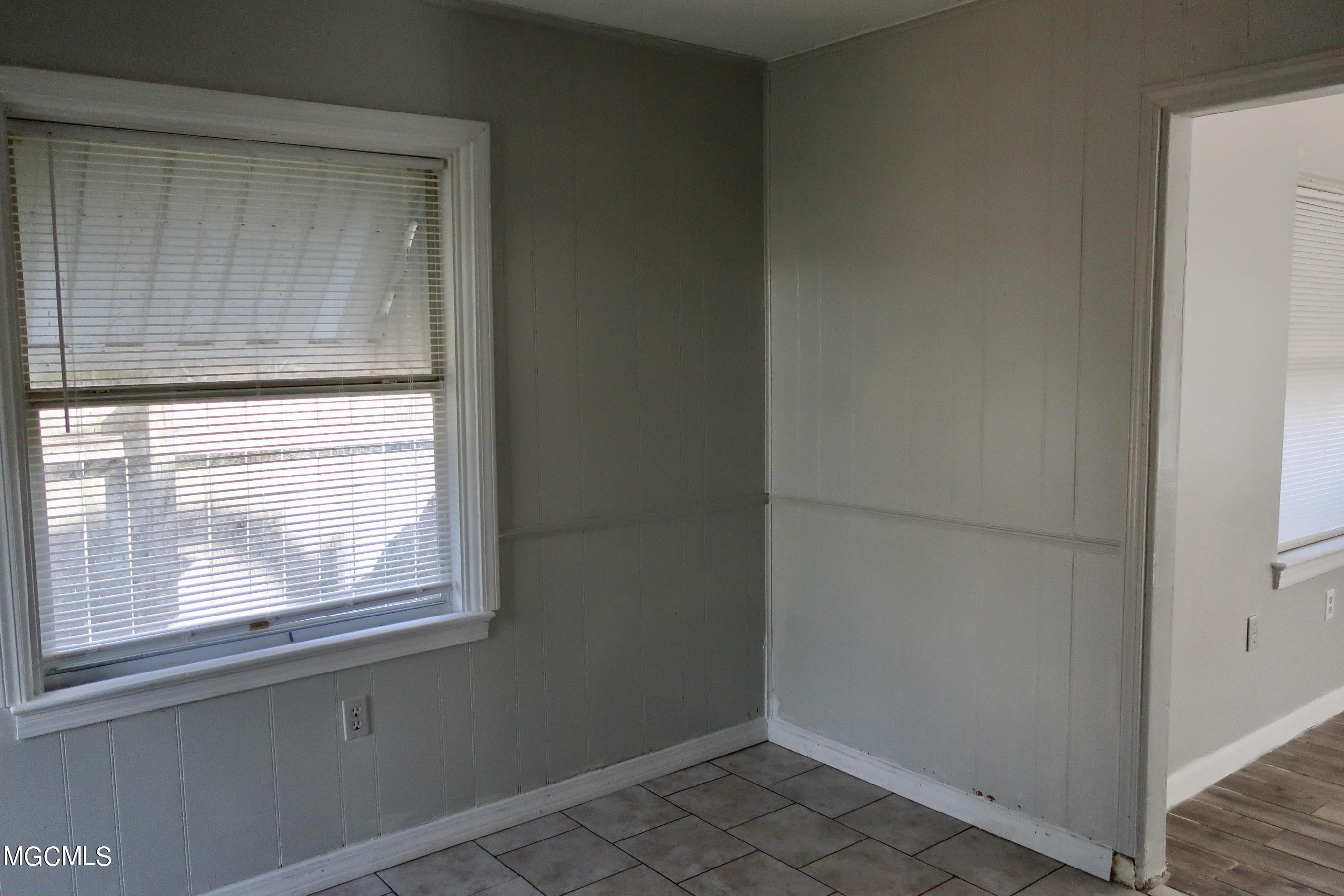 1702 Ridgeway Drive Biloxi, MS 39531 - Photo 6 of 12 D2CF7E77-D6FB-4858-A1B0-683D14895315