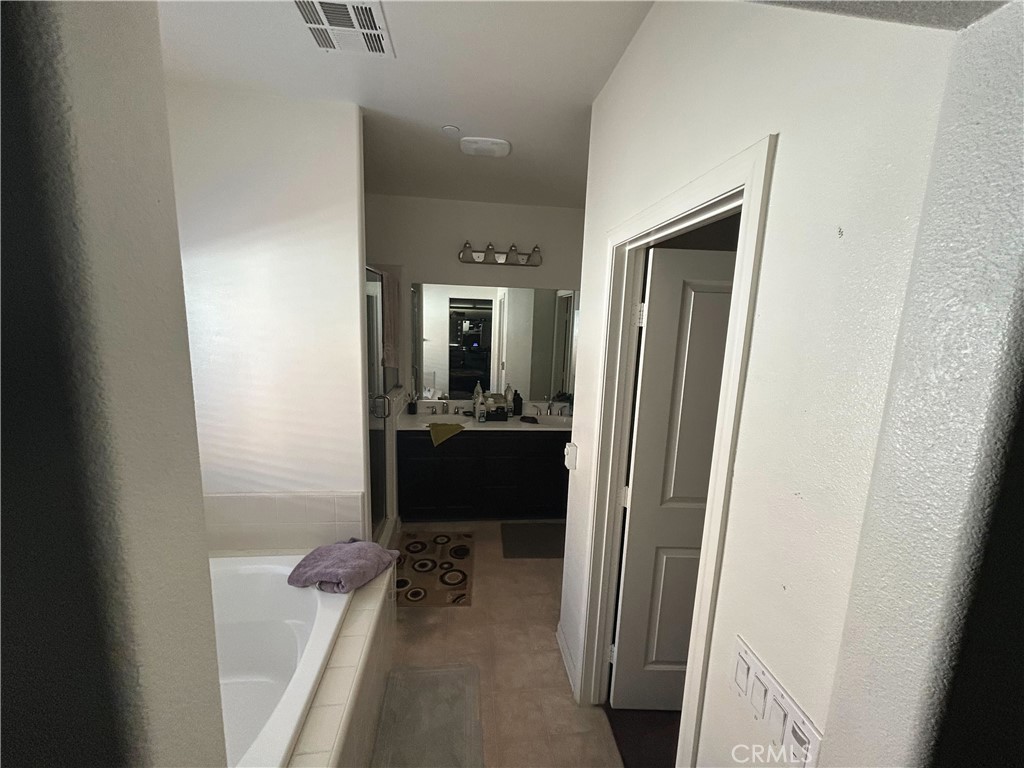 772 St Alban Road San Jacinto, CA 92583 - Photo 18 of 25 a view of a bathroom from a hallway