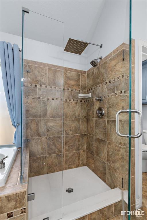 5401 Tanner Drive Wichita Falls, TX 76310 - Photo 20 of 30 a bathroom with a shower and toilet