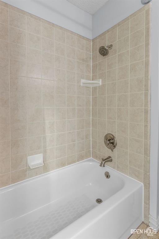 5401 Tanner Drive Wichita Falls, TX 76310 - Photo 23 of 30 a bathroom with a bathtub