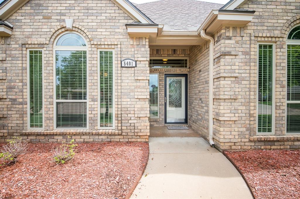 5401 Tanner Drive Wichita Falls, TX 76310 - Photo 4 of 30 a front view of a house with a garden