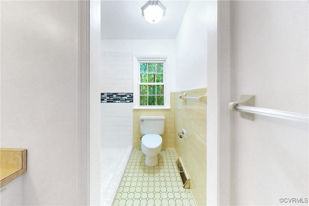 3223 Wood Dale Road Chester, VA 23831 - Photo 26 of 45 Bathroom with tiled shower and tile walls