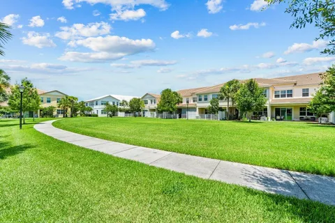 $525,000 | 62 Sabal Court, Royal Palm Beach, FL 33411