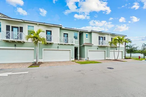 $525,000 | 62 Sabal Court, Royal Palm Beach, FL 33411