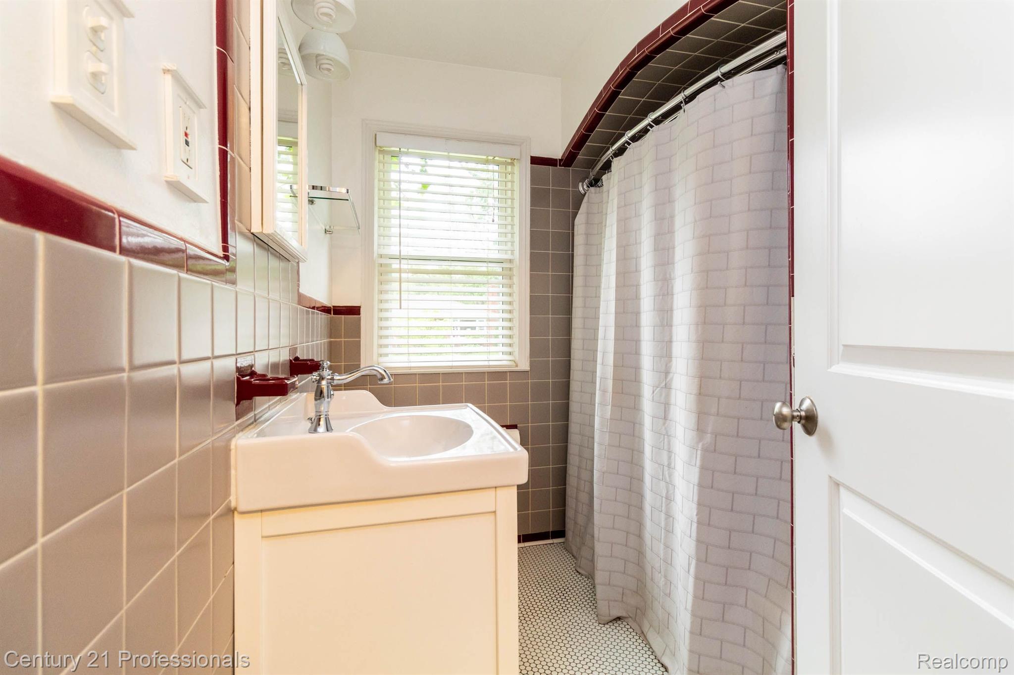 4417 Amherst Road Royal Oak, MI 48073 - Photo 20 of 38 Gallery Image 20