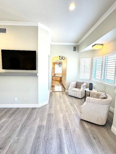 27805 Pine Crest Place Castaic, CA 91384 - Photo 10 of 60