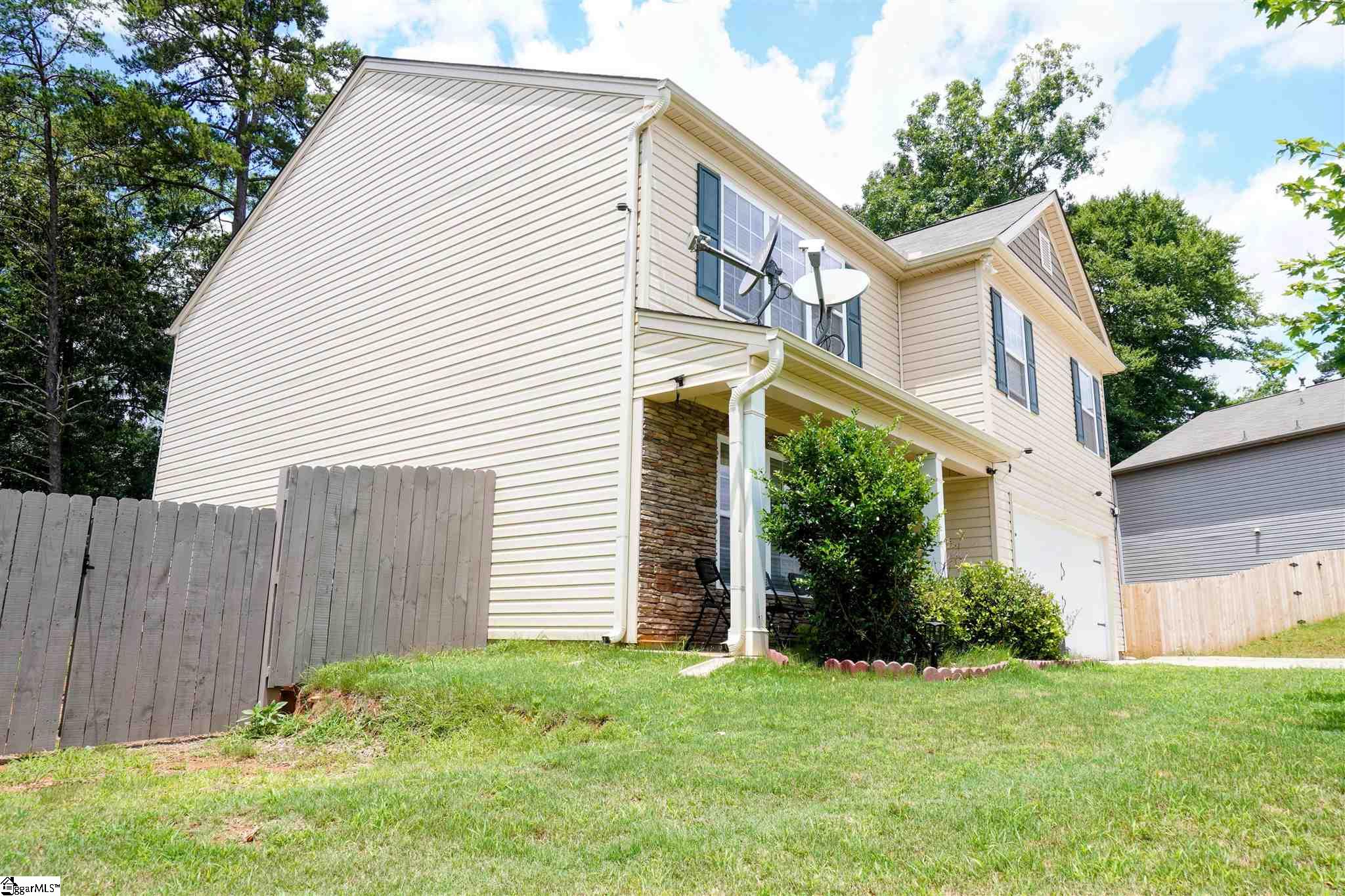 820 Brighton Ridge Court Wellford, SC 29385 - Photo 3 of 24 Gallery Image 3