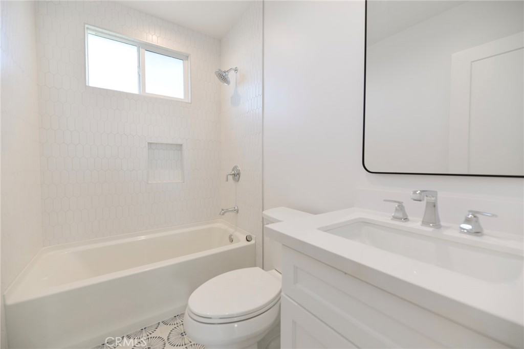 262 Avenida Victoria, Unit 4 San Clemente, CA 92672 - Photo 20 of 24 a bathroom with a sink a toilet and a bathtub