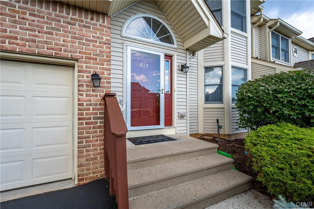 237 Ridings Circle Macungie, PA 18062 - Photo 3 of 27 Gallery Image 3