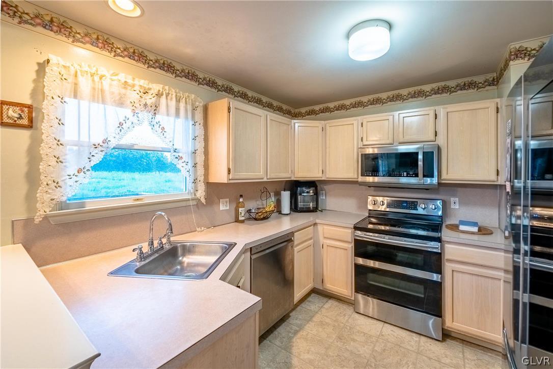 237 Ridings Circle Macungie, PA 18062 - Photo 8 of 27 Gallery Image 8